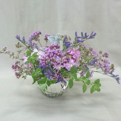 今日のきょうしつ ハーブを使って硝子に。スッキリ爽やかな香りが。 (Instagram)