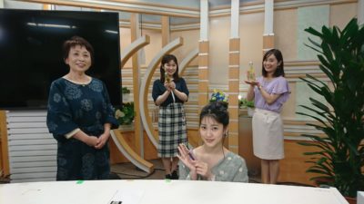 収録後に皆さんと花と笑顔で盛り上がりました。